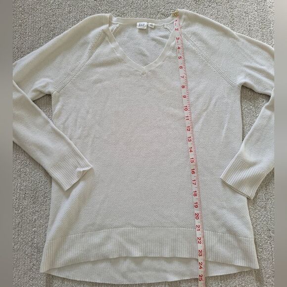 3/$15 Gap White V-Neck Textured Sweater Size XS - Picture 7 of 7